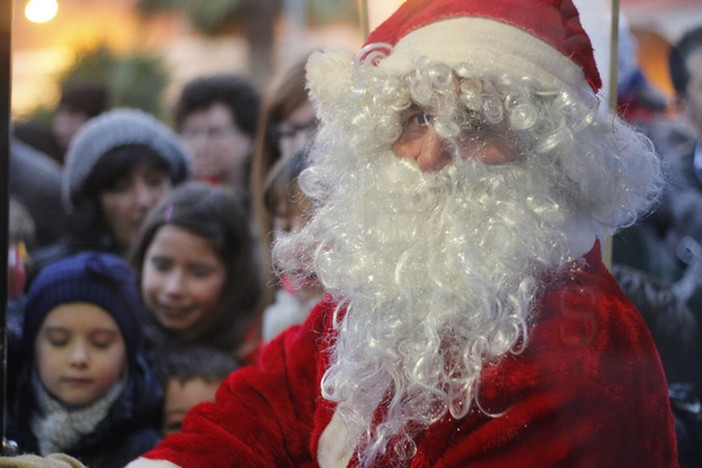 A Bordighera Babbo Natale vien dal mare: domani il tradizionale evento al porticciolo turistico