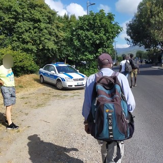 Diano Marina: contrasto al commercio abusivo, stamane blitz della Municipale sui bus navetta