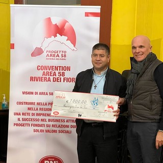 Vallecrosia, gli imprenditori della provincia di Imperia donano mille euro all'associazione di don Rito (Foto)