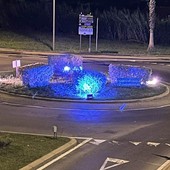 Baby Loss Awareness Day, a Camporosso la rotonda del ponte dell’Amicizia si illumina di rosa e azzurro (Foto)