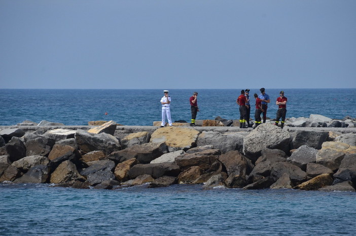 Sanremo: identificato il cadavere trovato tra gli scogli, è un pensionato originario di Pavia