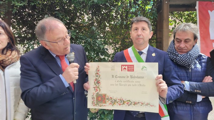 Badalucco è da oggi nei 'Borghi più belli d'Italia': cerimonia questa mattina nel paese della valle (Foto e Video)