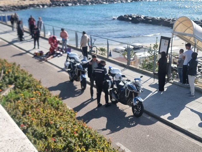 Sanremo: 65enne muore accusando un malore mentre viaggia in bici in corso Imperatrice