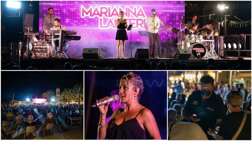 Arma di Taggia: piazza Tiziano Chierotti piena per il concerto di Marianna Lanteri, nessun problema con l'obbligo di green pass