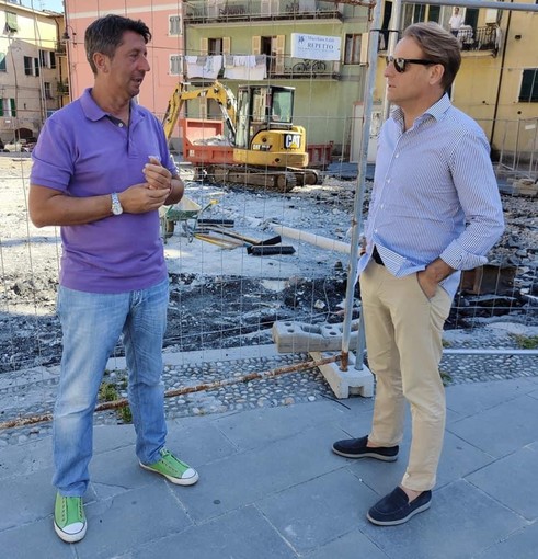 Rigenerazione urbana, l’assessore Marco Scajola in visita al cantiere di piazza Marconi a Badalucco: “Lavoro costante per riqualificare il territorio”