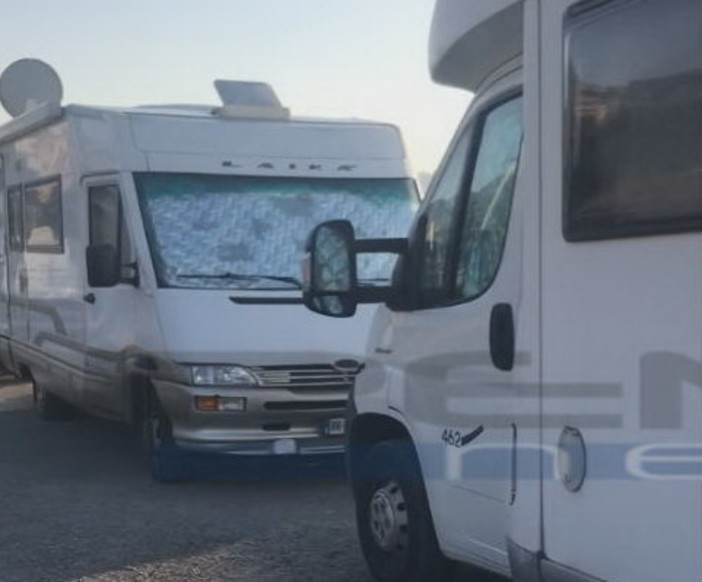 Sanremo: parcheggio 'selvaggio' dei camper a Pian di Poma, serve una regolamentazione maggiori controlli (Foto e Video)