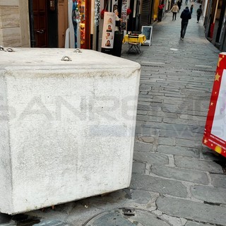 Sanremo: 'rubato' il contestato copri cubo anti terrorismo di via Palazzo, ora scatteranno le indagini (Foto)