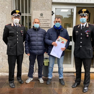 I Carabinieri di Sanremo consegnano il calendario dell’Arma ai Rangers d’Italia (Foto)