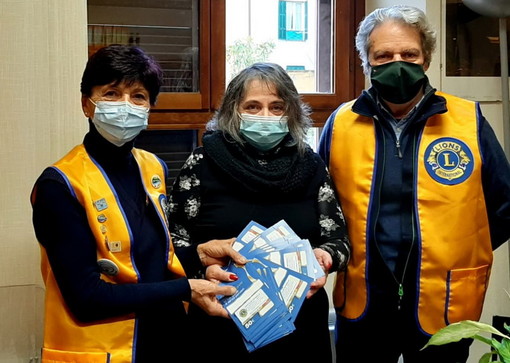 Ventimiglia: 58 tessera da 55 euro per le famiglie bisognose consegnate dai Lions frontalieri (Foto)