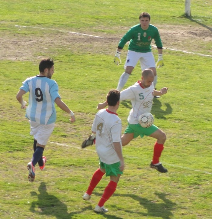 Calcio: le più belle foto degli 'Irriducibili' all'incontro di ieri tra Sanremese e Finale