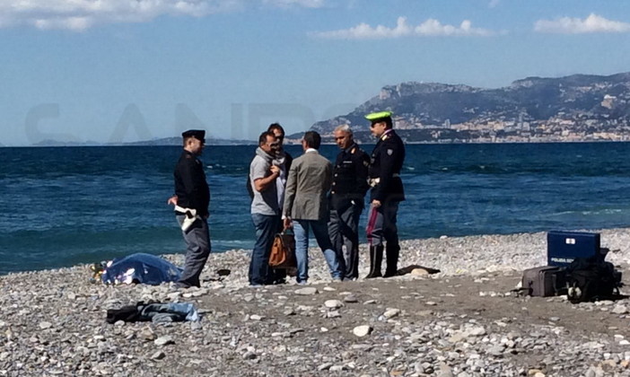 Ventimiglia: cadavere trovato stamattina nei pressi della spiaggia 'Sirena', indagini della Polizia