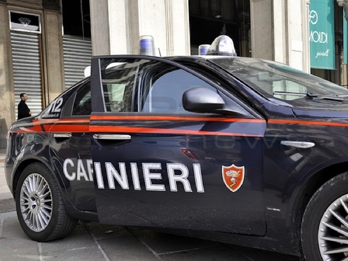 Sanremo, rubano vestiti e oggetti vari di un cliente di un albergo: tre francesi arrestati dai Carabinieri