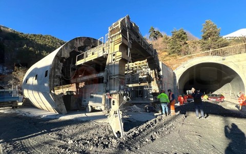 Una canzone dei 'Musicisti anonimi' finisce sui social per i quattro anni di chiusura del tunnel sul Colle di Tenda (Video)