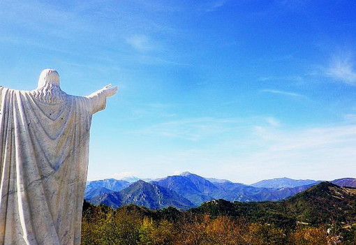 Sabato prossimo escursione alla dorsale del Monte Acuto: ‘Un salto nel blu’ con l’associazione ‘Ponente Trekking’