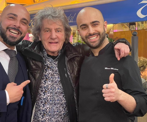 Festival di Sanremo 2023: Fedez e Fausto Leali a cena 'Da Nicò', piazzetta strapiena già ieri sera (Foto)