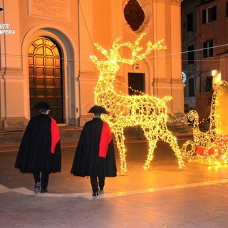 Carabinieri in grande uniforme per le vie del centro di Imperia