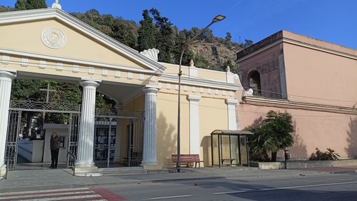 Vigilanza davanti al Cimitero di Ventimiglia, il PD cittadino contro l'ingaggio di guardie giurate