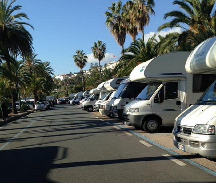 Sanremo: anche durante il Festival lungomare Calvino invaso dai camper, a quando un'area dedicata?