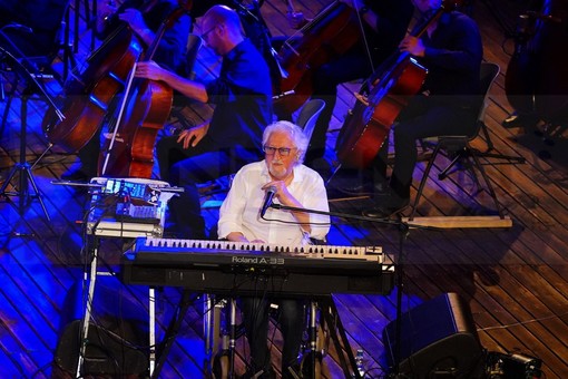 L'ultima esibizione di Vittorio De Scalzi con l'Orchestra Sinfonica all'auditorium Alfano