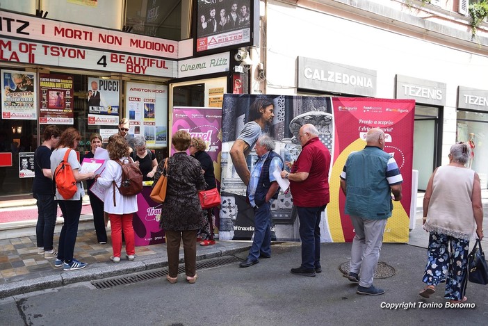 Le immagini del ritrovo davanti all'Ariston (Foto Tonino Bonomo)