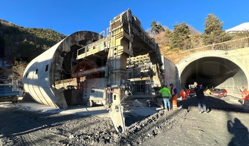 Una canzone dei 'Musicisti anonimi' finisce sui social per i quattro anni di chiusura del tunnel sul Colle di Tenda (Video)