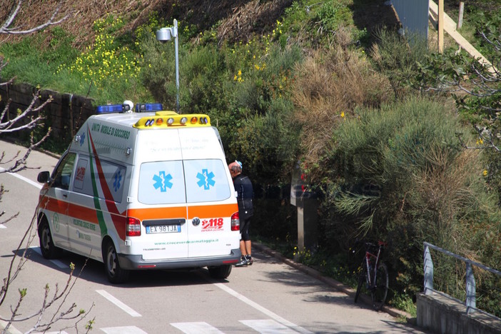 Santo Stefano al Mare: ciclista si ferisce cadendo sulla pista ciclabile, intervento dal 118 ad Aregai (Foto)