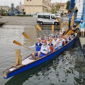Sanremo: in acqua anche a Capodanno, come tradizione il 'cimento' con i remi alla Canottieri (Foto e Video)