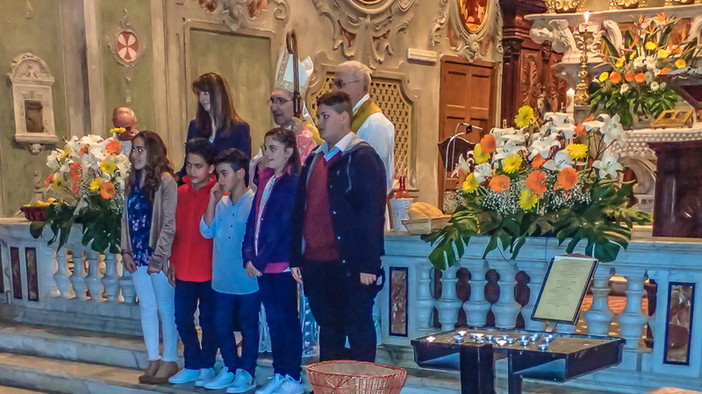 Cervo: le foto della cerimonia per la Cresima, officiata dal Vescovo coadiutore Mons. Guglielmo Borghetti