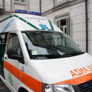 Arma di Taggia: 70enne si scontra con un'auto, lievi ferite per lui poi trasportato in ospedale