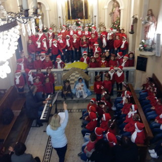 Sanremo: grande partecipazione ieri alla scuola di San Pietro per il concerto del 'Saint Peter's Chorus' (Foto)