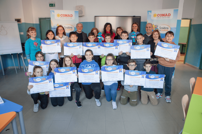 La 5C della scuola primaria Alessandro Volta di Sanremo vince il concorso Conad “Scrittori di classe”
