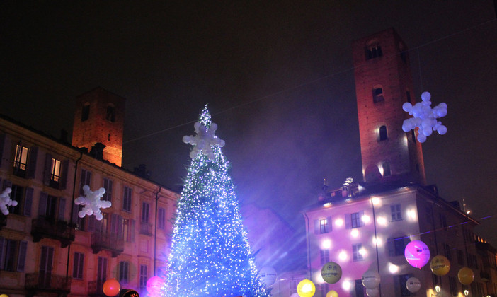 Festa in piazza per il Capodanno ad Alba, nutella party, brindisi, mongolfiera e animazione musicale