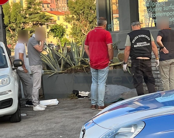Ventimiglia: uomo senza vita trovato stamattina in largo Torino, indagini della Polizia per risalire alle cause (Foto)