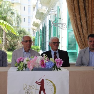 Le immagini della presentazione al Royal Hotel