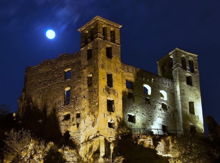 Dolceacqua: al Castello dei Doria il recupero dello spettacolo “Punti di vista” rinviato per maltempo