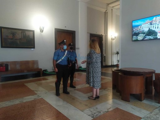 Imperia: Scajola caccia i Carabinieri dal consiglio comunale, FdI attacca “Il Comune non è di sua proprietà”