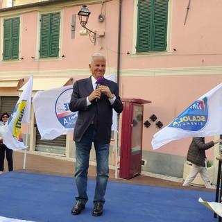 Imperia al voto, fine corsa per Claudio Scajola in piazza San Giovanni &quot;Con oggi si chiude l'ultima campagna elettorale  della mia vita&quot; (Foto e video)