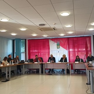 Consiglio comunale a Vallecrosia, Perri propone una commissione sulle manifestazioni