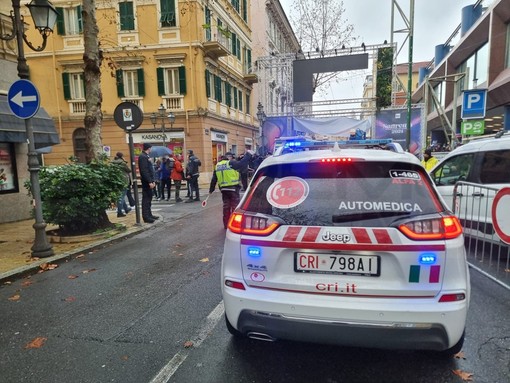 Sanremo: operaio cade da un'altezza di 3 metri in corso Garibaldi, trasportato in elicottero al Santa Corona
