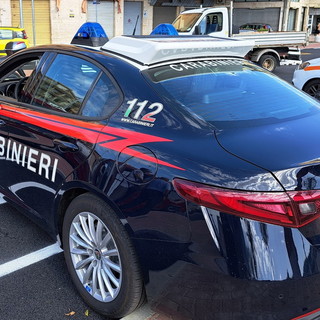 Sanremo: minorenne rapinato della catenina d'oro in via Roma, i Carabinieri arrestano subito i due malviventi