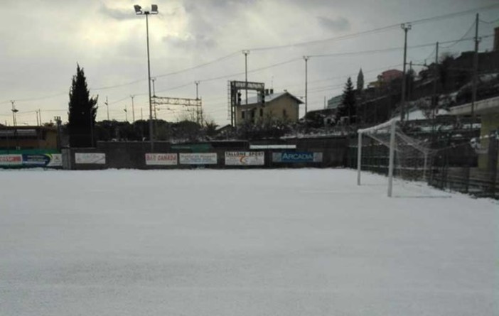 Ventimiglia: campo 'Morel' totalmente innevato, annullati gli allenamenti di oggi