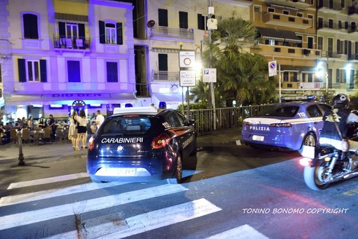 Sanremo: lite tra un residente ed il titolare di un locale in piazza Sardi, intervento di Polizia e Carabinieri