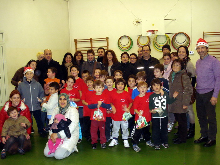 Vallecrosia: grande succeso per la 'Festa degli Auguri' del corso di 'Baby Basket'