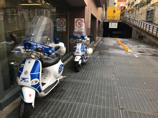 Le 'vecchie' Vespe in dotazione alla Polizia Municipale