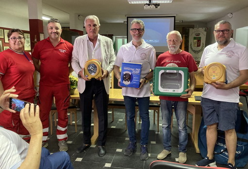 Perinaldo: consegnato questa mattina un defibrillatore donato dal Rotary Club Sanremo Hanbury (Foto)