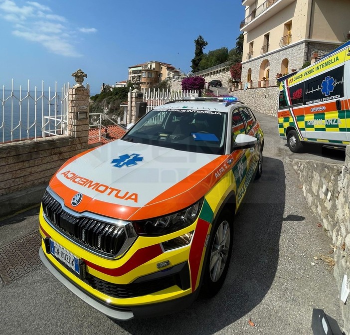 Ventimiglia: bambino di 6 anni cade ai giardini pubblici dall'altezza di due metri, intervento di 118 e Croce Verde