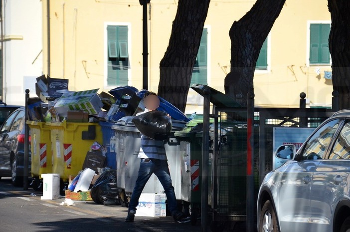 Ferragosto... ferragosto... 'rumenta' mia eccome se ti conosco! Ecco cosa accade a Sanremo in via Nino Bixio (Foto)