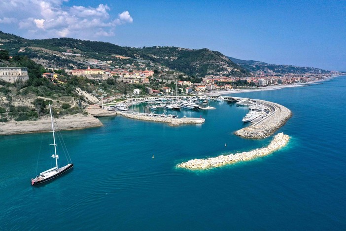 Ventimiglia, il pianista e compositore Massimiliano Greco live a Cala del Forte (Foto)