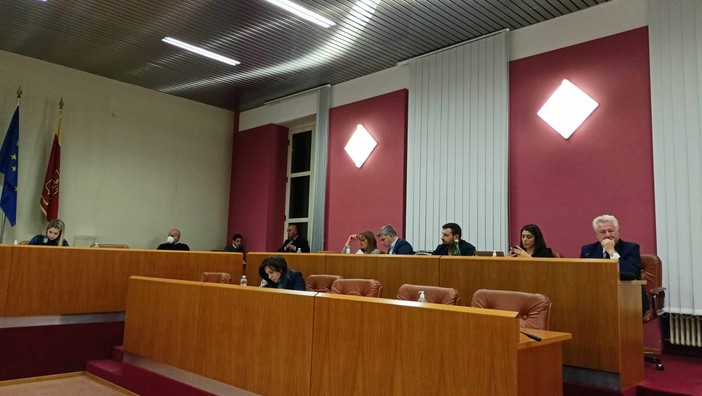 Consiglio comunale a Ventimiglia, la minoranza chiede più parcheggi rosa e per disabili