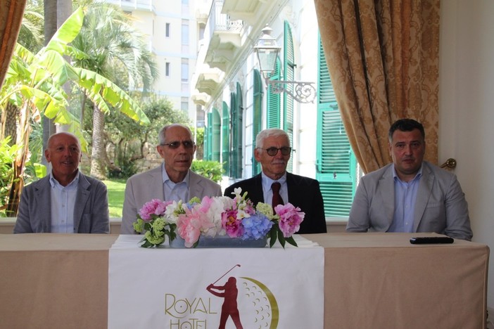 Le immagini della presentazione al Royal Hotel